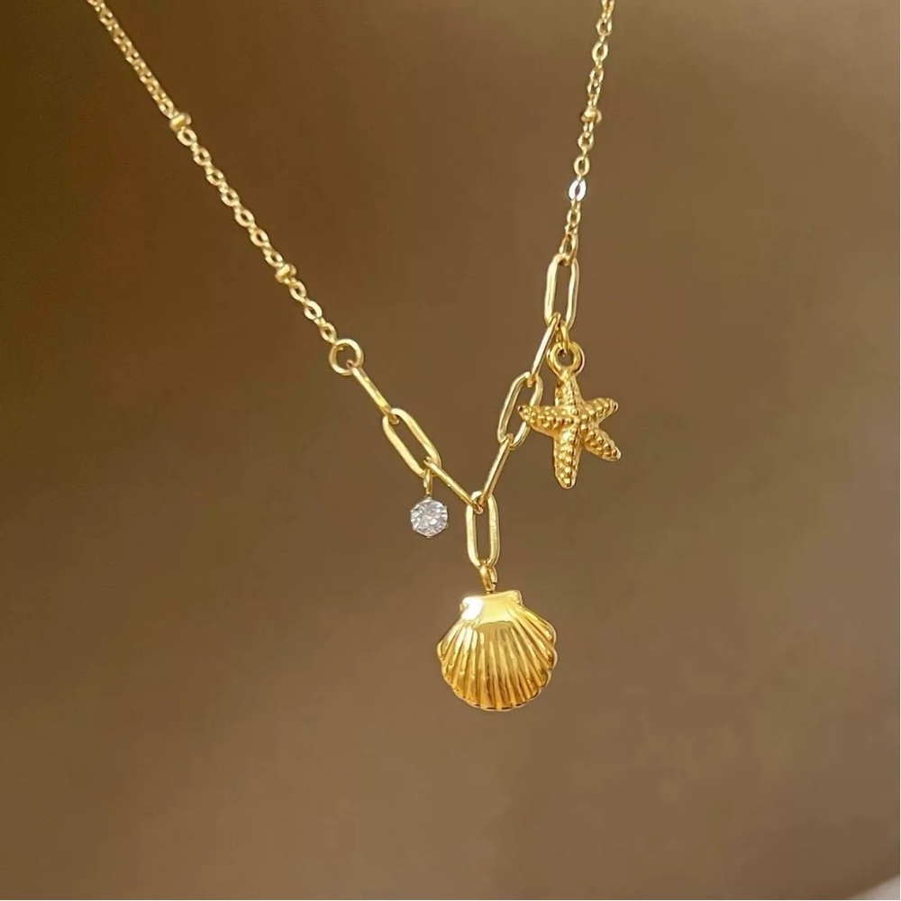 Stainless steel gold cute sea shell 🐚 with starfish necklace - Picture 1 of 6